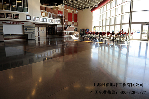 學校地面材料