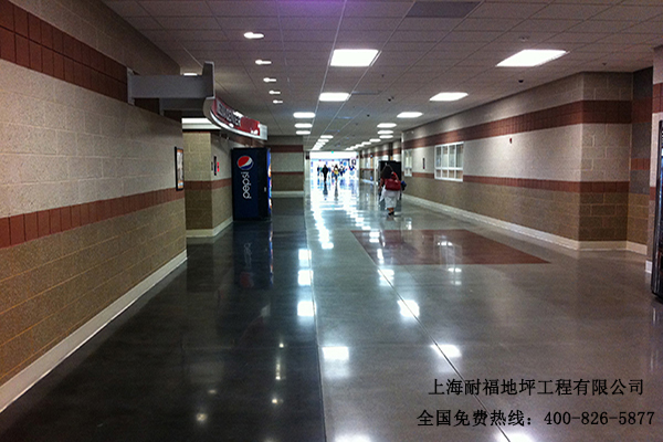 學校地面材料