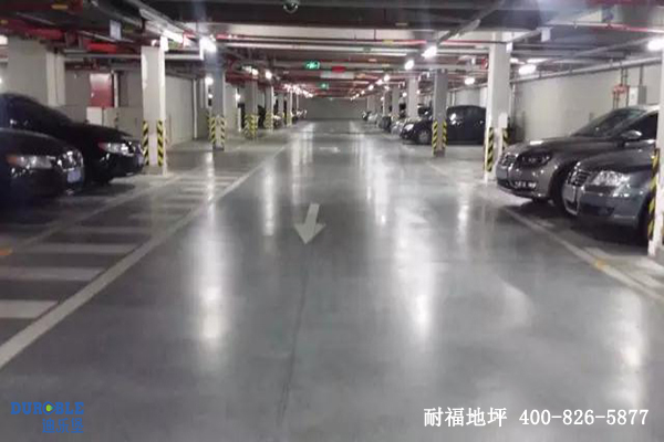 停車場地面